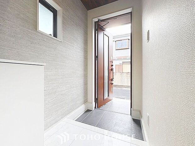 「玄関」人を迎え入れる最初の場所だからこそ、清潔感があり纏まった空間にして頂ける様にゆとりあるシューズボックスを設置しました。おでかけの時も帰宅の時も、すっきりとした玄関は気持ちが良いものです。