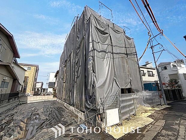 「外観」チュラルな色使いとスタイリッシュなフォルムで存在感を漂わせる街並み。都会的な外観と、雰囲気のある街並みがマッチし、新生活の情景を生み出します。