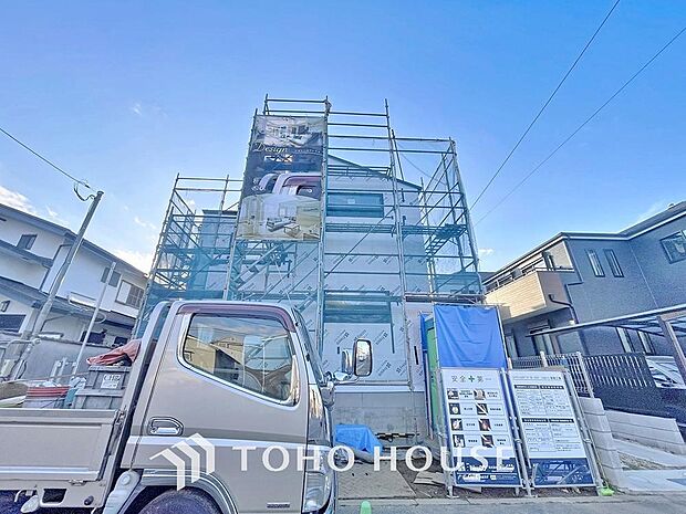 「外観」帰宅途中にショッピングやカフェを楽しんだり、利便性の良いこの地の生活は人々を魅了します。心行くままに季節の流れを感じ、ゆったりとした一時を。