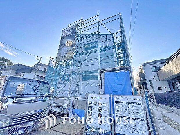 「外観」住まい探しは街探し。みんなが街探しのポイントにしているのは何。　第1位は過半数が支持した納得の 「交通の利便性」。続いて3割以上の人が「住環境」と「公園、緑地の充実」です。