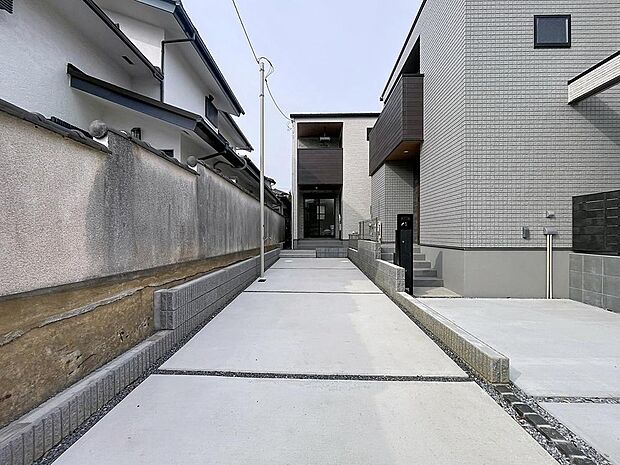 「駐車場」ファミリーカーの需要が多い中、駐車場も広めに確保いたしました。