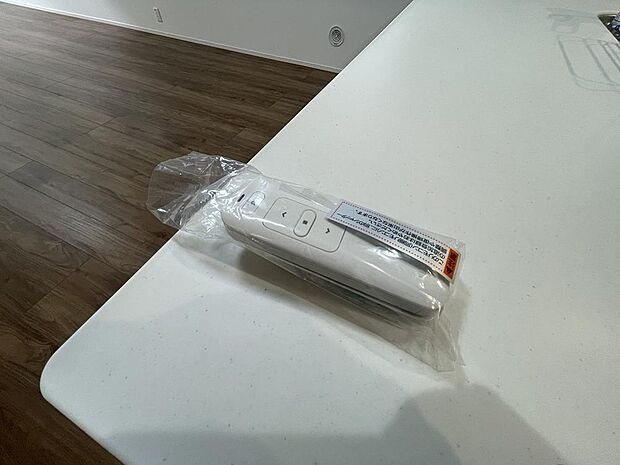 手動タイプのお困りごとだった、開閉時の音、毎日の開閉が大変、虫の入り込み、手が汚れるなどを一挙に解決する電動シャッターは、多くのお客様から高い評価をいただいています。