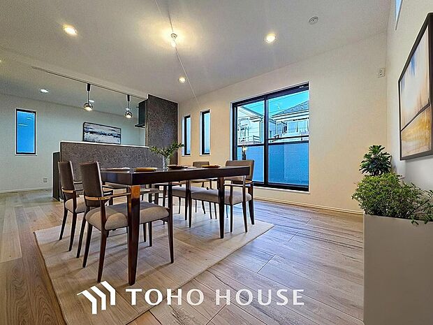 「採光面の多いLDK。」(画像内の家電・家具等はCGです。本物件には付帯されません)