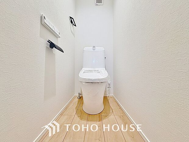 清潔な空間であって頂けますように、目に留まるだけではなく、汚れをふき取り易いフロアと壁紙をチョイス。