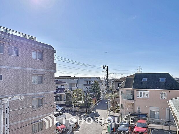 その豊かな眺望にふさわしい空間には、通風・採光にも優れ、心地よい光と風があふれています。