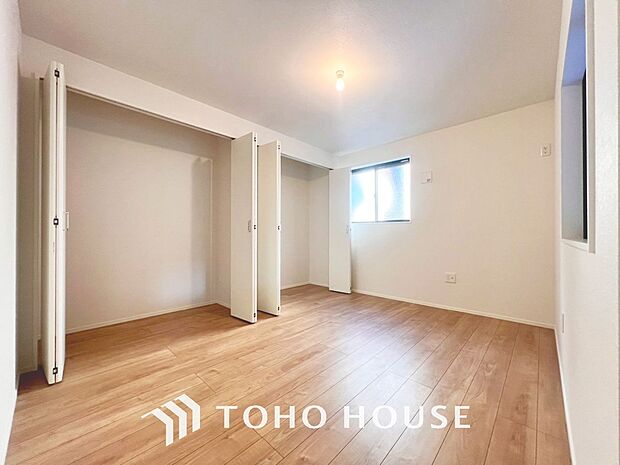 一日の疲れを癒やしてくれる主寝室。時を忘れて過ごす場所として過ごせるお部屋。