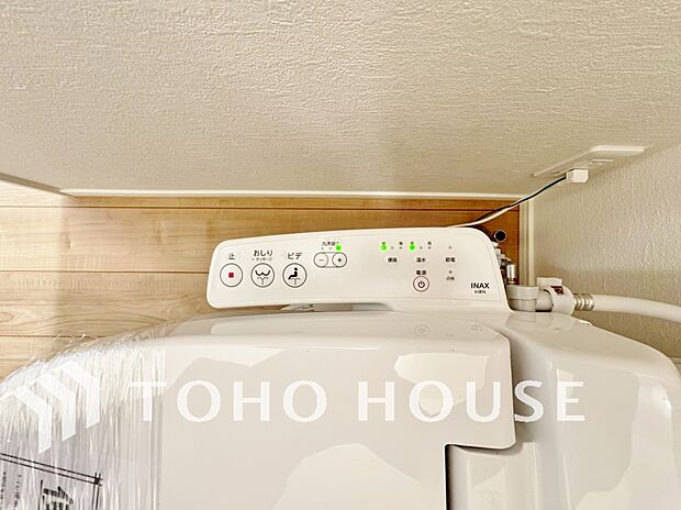 日本を訪れた外国の方で「使ってみて驚いた」と仰る方の多い、ウォシュレット。おしりを優しく洗ってくれるだけではなく、パワー脱臭機能なども備え、快適な空間を創出する機能もございます。