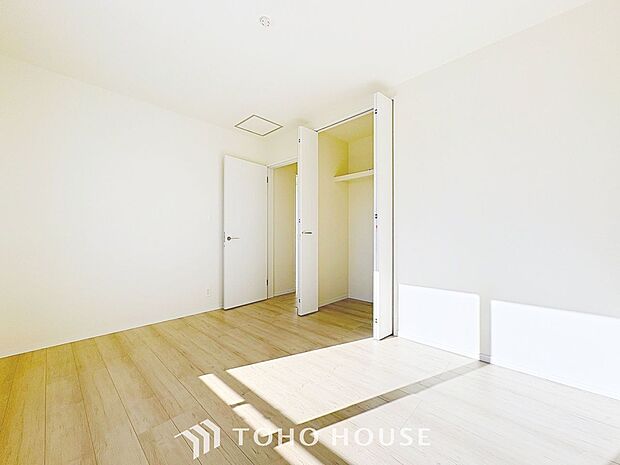 「居室」お子様の成長に合わせて机やベットを自由にレイアウトできるようにと、小さな自立心を育むお部屋作りを見越してご覧下さい。