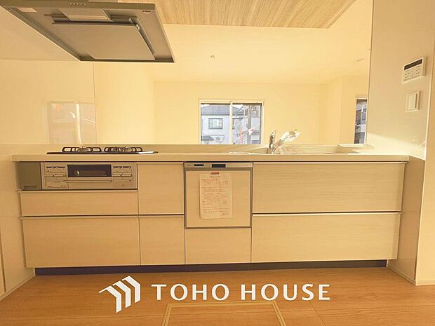 「家事ラク食洗機搭載キッチン。」食洗機付きキッチンです。洗い物の手間を減らすことでご家族での会話も増え楽しい新生活の始まりです。