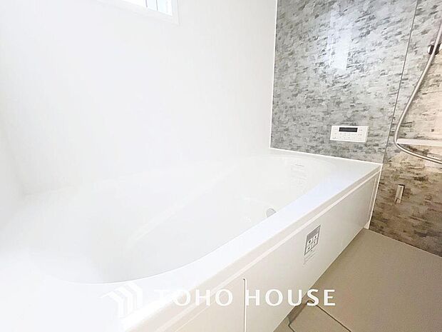 「一日の疲れをリフレッシュ。快適バスルーム。」癒しの空間バスルームです。天気に左右されずに洗濯物を乾かせる、浴室乾燥機・オートバス機能付きです。