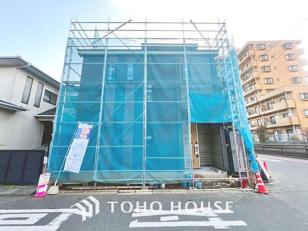 「外観」帰宅途中にショッピングやカフェを楽しんだり、利便性の良いこの地の生活は人々を魅了します。心行くままに季節の流れを感じ、ゆったりとした一時を。