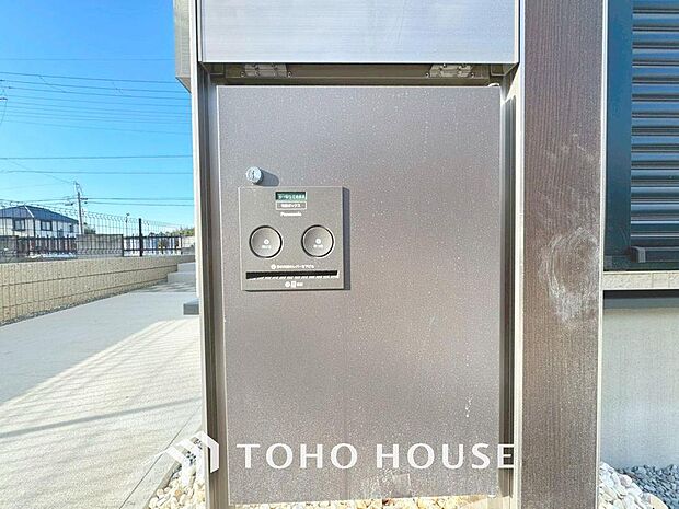 宅配ＢＯＸ標準装備。夫婦共働きで家にいる時間が短い、ネット注文が多く受け取りの時間を気にしたくない・・・何かと便利にお使いいただけます。