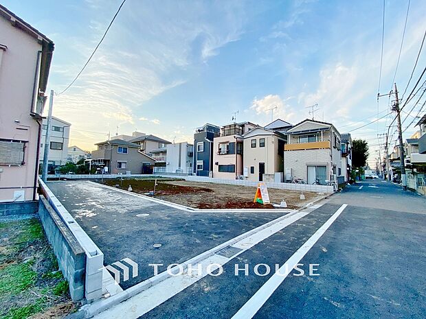 「現況」物件の陽当りや通風・仕様設備やお部屋の大きさの比較、近隣・周辺環境や街並みなど、資料には掲載していない情報が現地にはたくさんあります。 是非一度、現地をご確認ください。