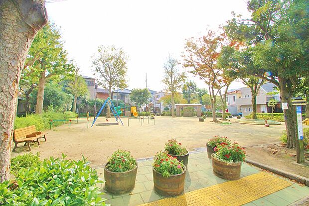 南小岩二丁目公園 まで約148m