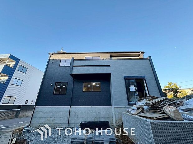 「外観」今日も、明日も、この街で、きっと誰かがしあわせになる物語が描かれていくはずです。爽快な風も毎日やさしく頬をなででくれます。