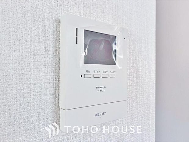 「見える安心」をカタチにしました。誰が来てもわかる様にモニター付きインターホンを設置。家事導線を考慮した個所に設置し、防犯性と利便性に優れ快適と安らぎを合わせた優しい設計。