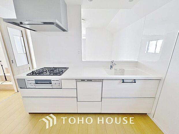 「カウンターキッチン。」効率よくお料理ができるコンロ・収納を完備したシステムキッチン。確かな機能性を実感頂けます。