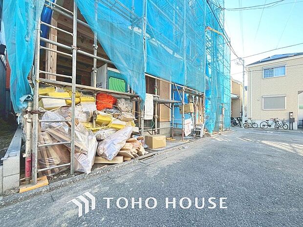 「現況」今日も、明日も、この街で、きっと誰かがしあわせになる物語が描かれていくはずです。同じ風景が毎日365日、まったく違う顔を見せてくれる。爽快な風も毎日やさしく頬をなででくれます。