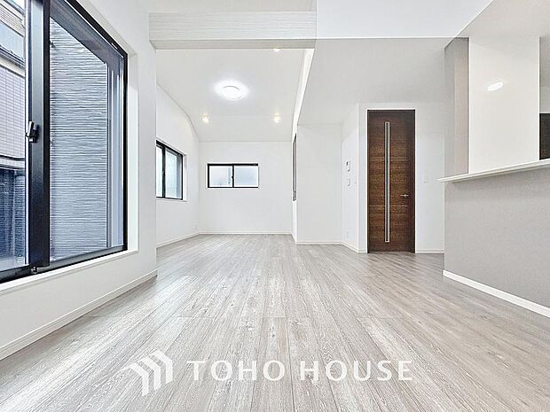 「19帖。ゆとりのLDK。」広々約19帖のLDK。家族団らんの場やソファーでゆっくりとくつろぐスペースにオススメです。