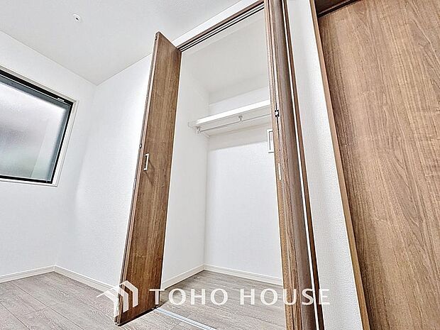 「収納完備」居室には収納スペースを完備し、自由度の高い家具の配置が叶うシンプルな空間です。