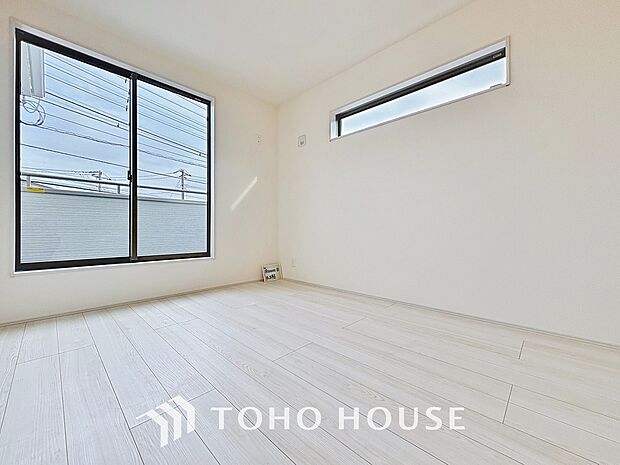 心と体をゆったりと安らげる主寝室。寝室のゆとりが大きい分だけ、暮らしの安らぎは深まります。一日の疲れを癒すだけでなく、ご夫婦の親密な語らいを紡ぎ出します。