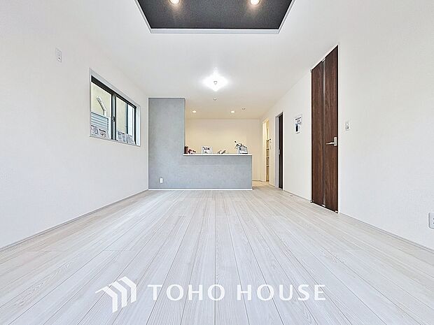 造りこんだ空間演出の妙が生み出す光と質のハーモニーはこの住宅のクオリティの良さを実感させてくれます。