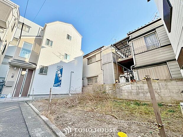 「現況」街並みや周辺の環境に呼応しながら、美しく、そして毎日の暮らしを考慮した機能性の高い住まい。