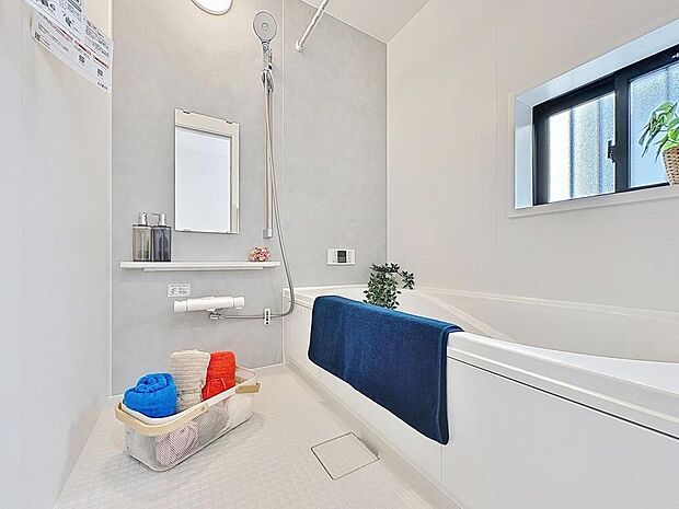 「一日の疲れをリフレッシュ。快適バスルーム。」癒しの空間バスルームです。天気に左右されずに洗濯物を乾かせる、浴室乾燥機・オートバス機能付きです。