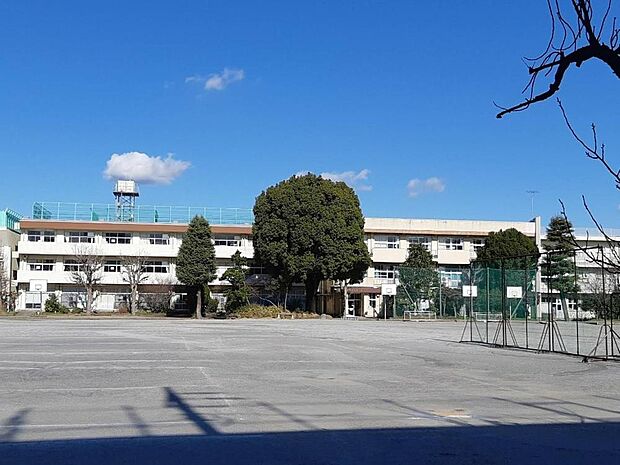 市川市立第二中学校まで約1600m。