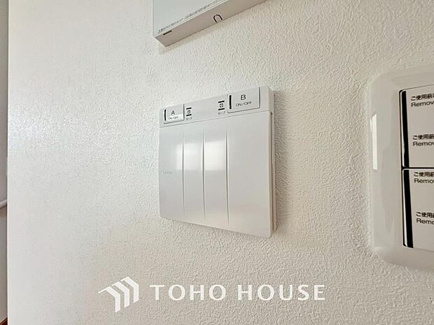 床暖房を設けられたリビングには、陽射しとともに、少しづつ装いを変える街の景観を眺めながら寛ぎの時間をお楽しみ頂けます。空気を汚さずに、優しく室内を快適な温度に保ちます