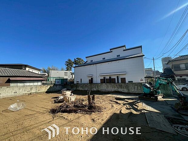 「太陽光パネル設置の4LDKプラン。」今日も、明日も、この街で、きっと誰かがしあわせになる物語が描かれていくはずです。同じ風景が毎日365日、まったく違う顔を見せてくれる。爽快な風も毎日やさしく頬をなでで