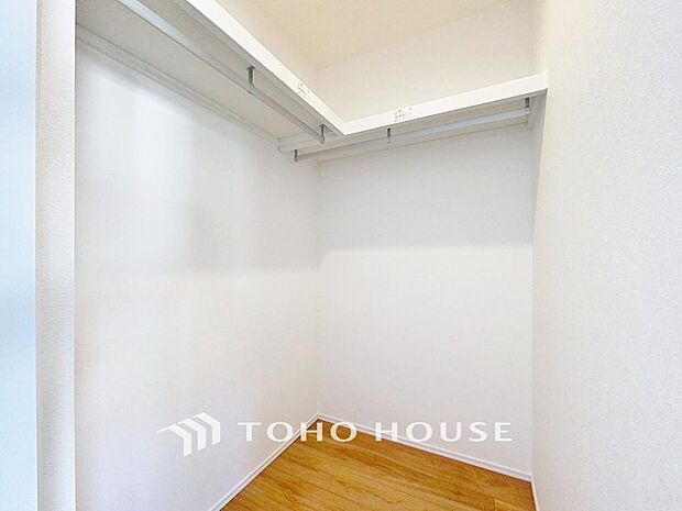 「ウォークインクローゼット」たっぷりと荷物が入るよう、ウォークインクローゼットを完備いたしました。