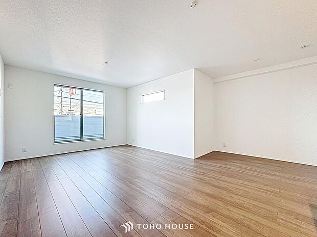 「憩いの場リビング」くつろぎを愉しむリビングルームは憩いの場となります。リビングとダイニングの空間機能を活かし、巧みに使い分ける発想が、ライフスタイルに新しいゆとりをもたらします。