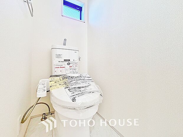 十分な広さと清潔感のあるカラーで纏まったおトイレ。時間に余裕とゆとりを持たせます。