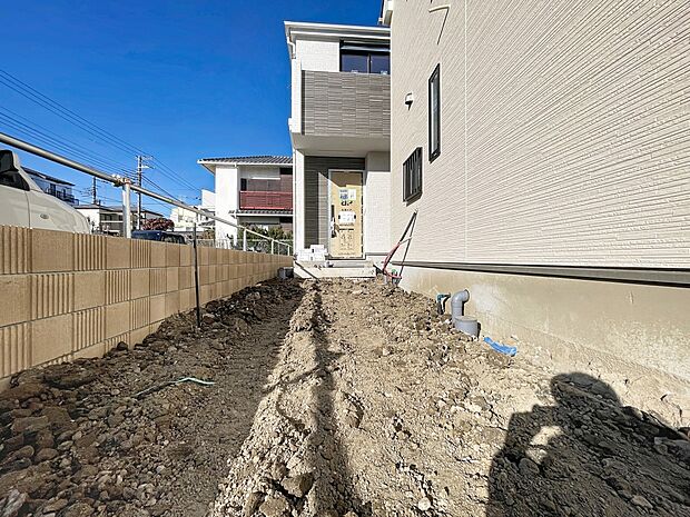 自転車やバイクなど、ゆとりのある敷地で置き場所に困ることはないでしょう。