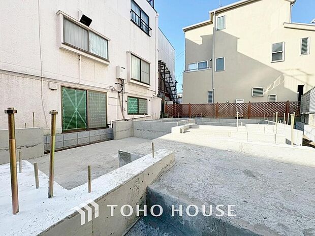 「現況」忙しく過ぎゆく日常を置き去るほど、ゆったりした時間が流れる住環境です。「快適」は「家」と「街」と「環境」が調和した時に訪れるのだと改めて感じさせてくれます。