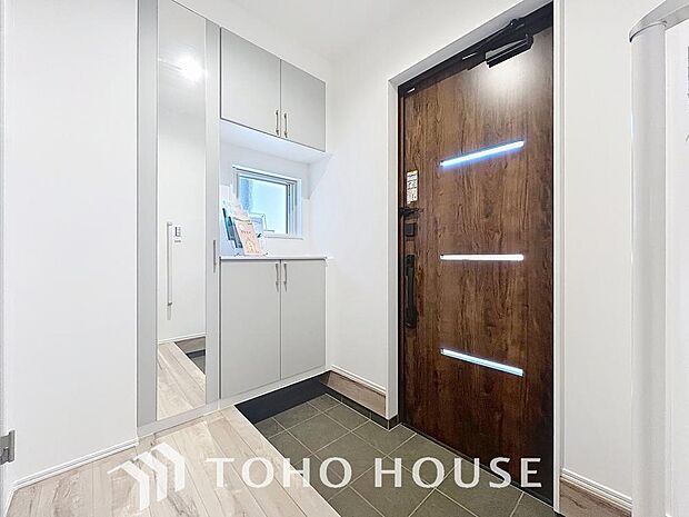 「玄関」スペースを無駄なく活用し、使いやすいシューズボックスを設置しております。