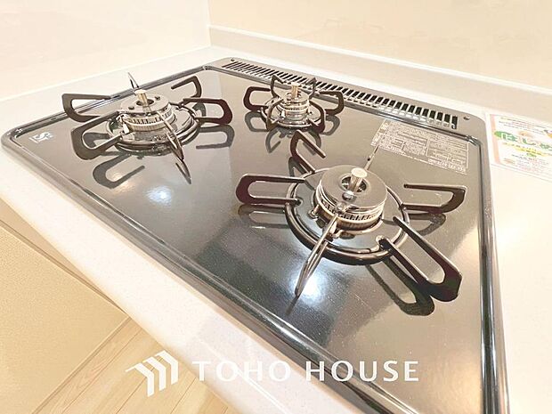 毎日料理をする、料理が好き、家族が多くて量を作る必要がある、等の方々にとっては必須の3口コンロ。同時進行で効率アップはもちろん鍋を移動する回数が減り、無駄な動きを軽減することが出来ます。