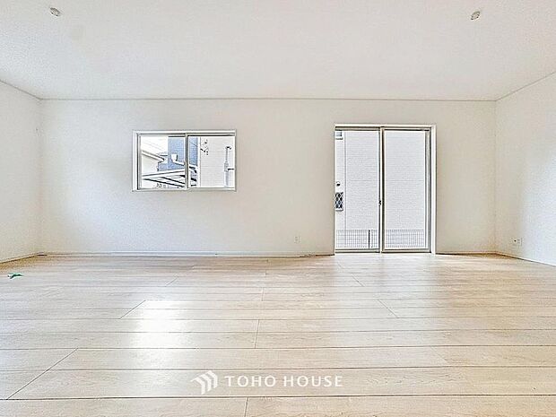 「家事楽プランの間取り。」1階、リビング階に水回りが集結していることで家事導線も確保され、《暮らしやすい》の実現が叶うお家です。