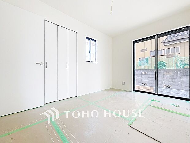 一日の疲れを癒やしてくれる主寝室。時を忘れて過ごす場所として過ごせるお部屋。