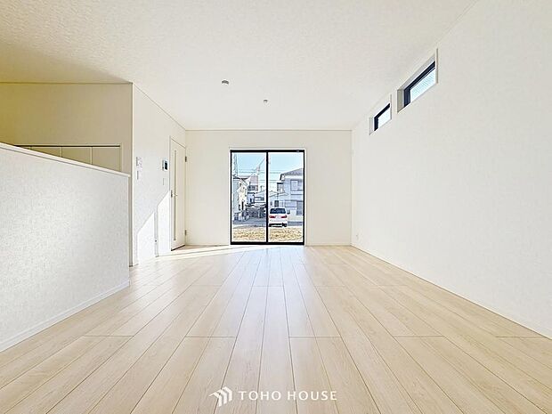 「団欒の場」忙しい朝でも、しっかり家族が揃って食事をして頂けるゆとりある大きさのダイニングスペース。手料理をテーブルで囲む素敵な時間を存分に愉しんで下さい。