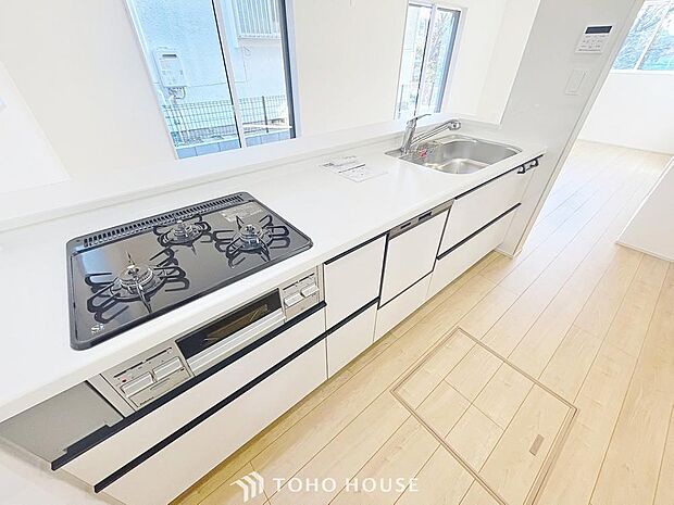 「使いやすさを重視したキッチンスペース。」作業スペースを多くとったキッチン。調理がしやすく余裕の広さです。調理器具等がすっきりと片付く収納力を備えています。