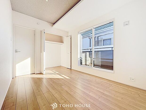 「収納完備」居室には収納スペースを完備し、自由度の高い家具の配置が叶うシンプルな空間です。