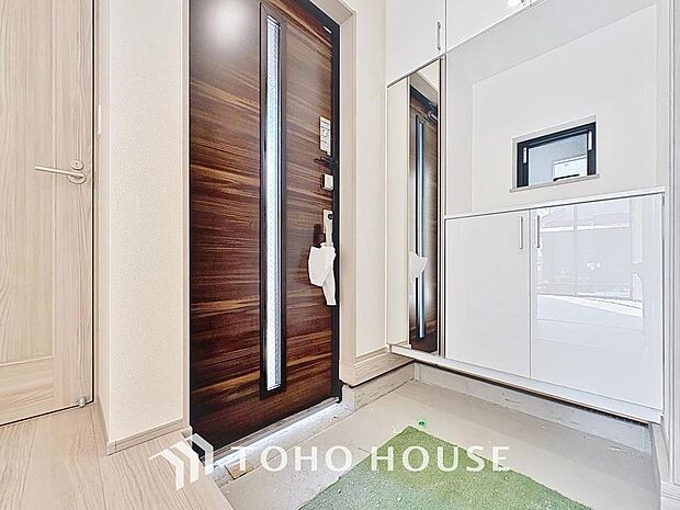 「玄関」人を迎え入れる最初の場所だからこそ、清潔感があり纏まった空間にして頂ける様にゆとりあるシューズボックスを設置しました。おでかけの時も帰宅の時も、すっきりとした玄関は気持ちが良いものです。