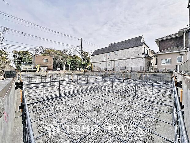 「現況」物件の陽当りや通風・仕様設備やお部屋の大きさの比較、近隣・周辺環境や街並みなど、資料には掲載していない情報が現地にはたくさんあります。 是非一度、現地をご確認ください。