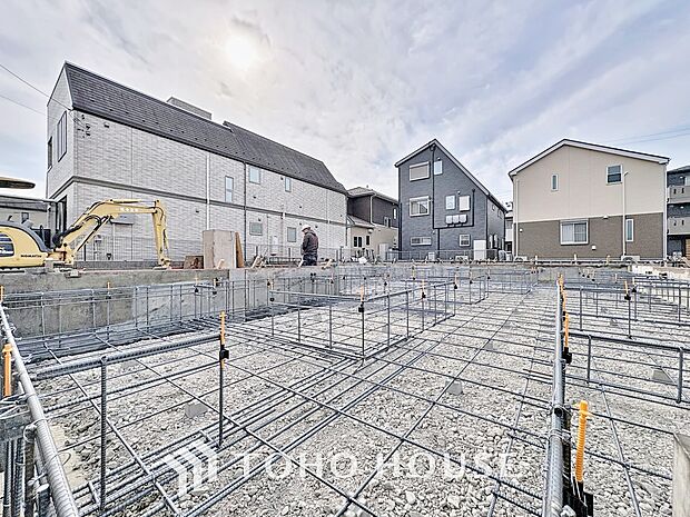 「2026年5月完成予定です。」街並みや周辺の環境に呼応しながら、美しく、そして毎日の暮らしを考慮した機能性の高い住まい。