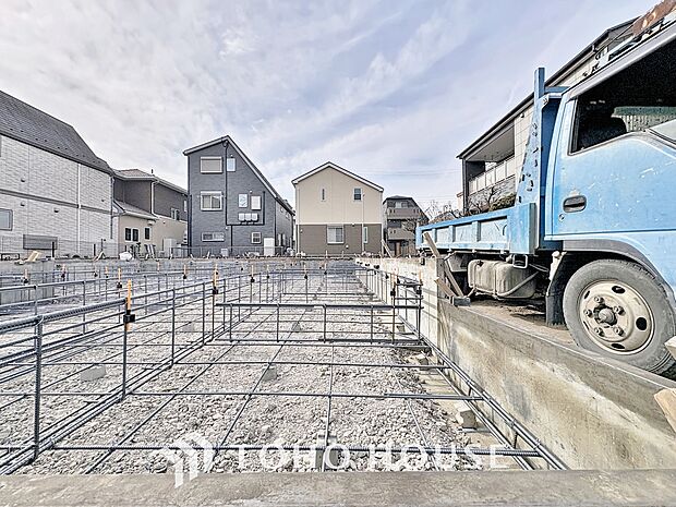 「B号棟」土地面積120平米、建物面積101平米。収納豊富な4LDKです。