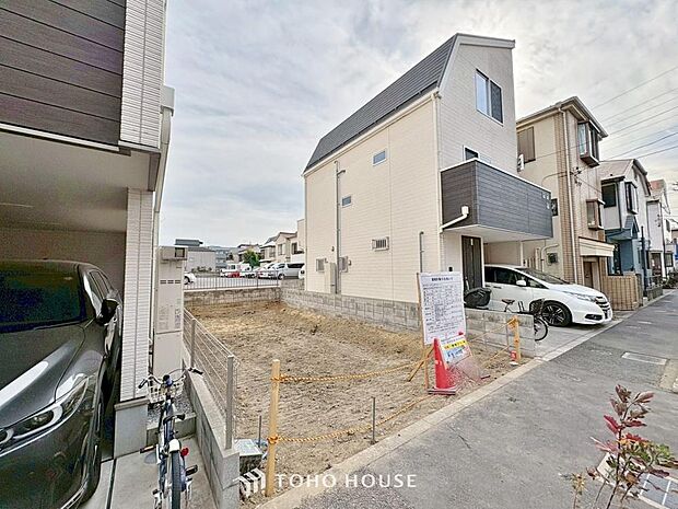 「現況」今日も、明日も、この街で、きっと誰かがしあわせになる物語が描かれていくはずです。同じ風景が毎日365日、まったく違う顔を見せてくれる。爽快な風も毎日やさしく頬をなででくれます。