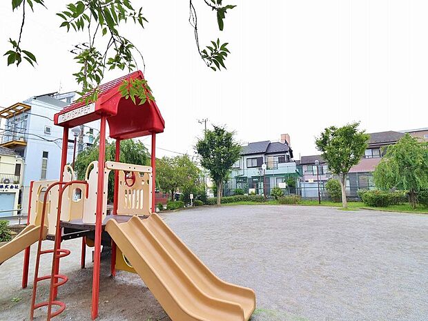 いりや公園まで約860m。