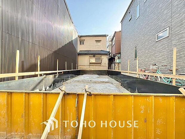 「2026年6月完成予定の2SLDK」.解放的なルーフバルコニーのある2階水回り集約プランの邸宅です。